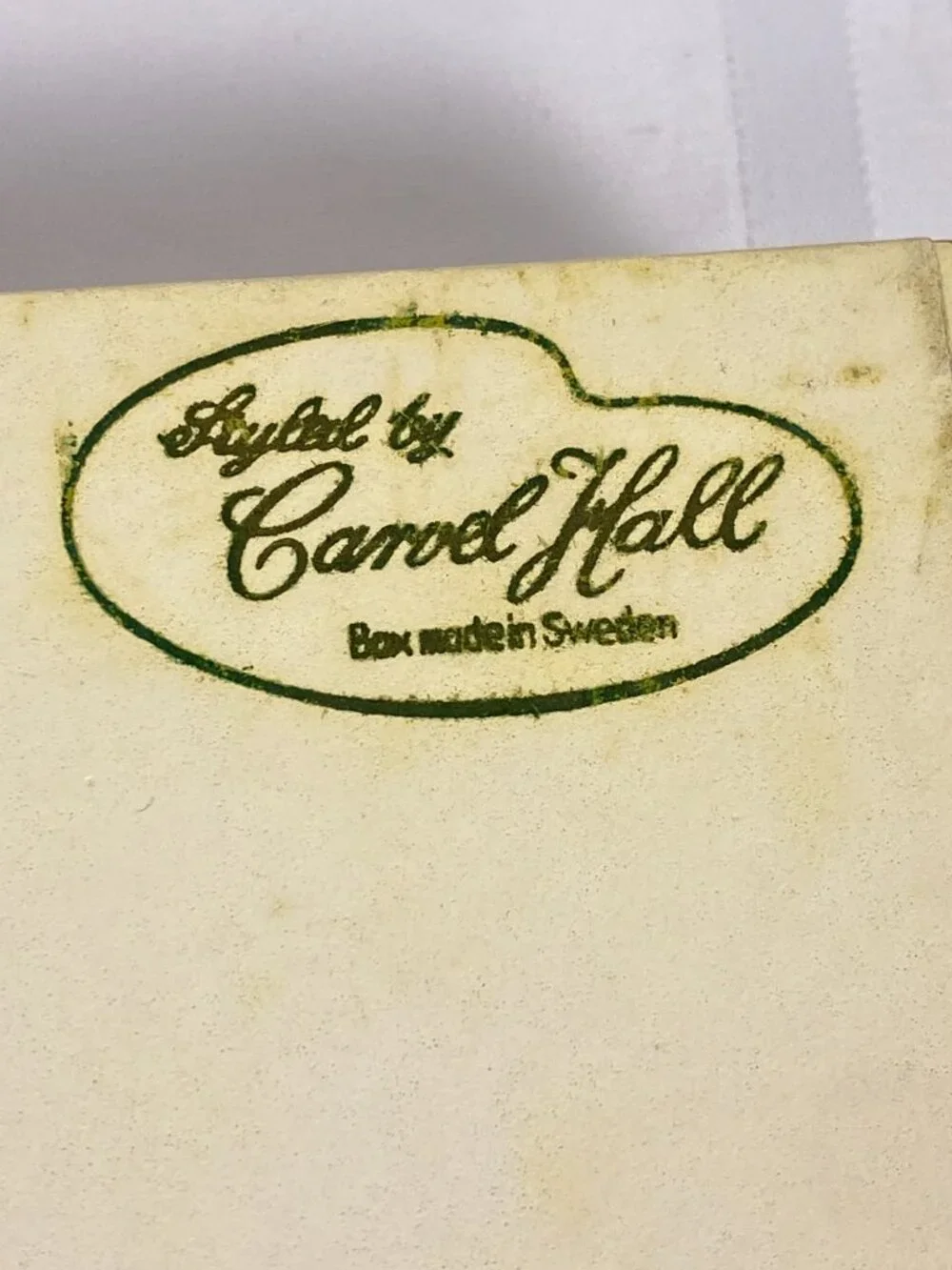 Vintage Carvel Hall Cutlery ivory gold trim gift‎ box. Space for 6 knives